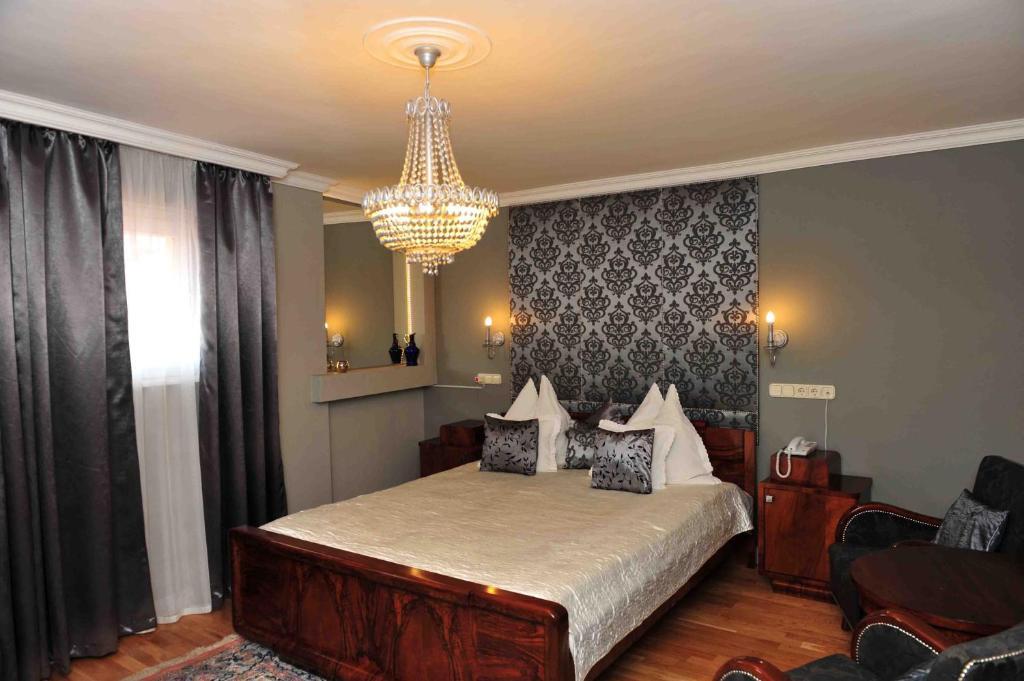 Székesfehérvár Boutique Hotel Szarcsa חדר תמונה