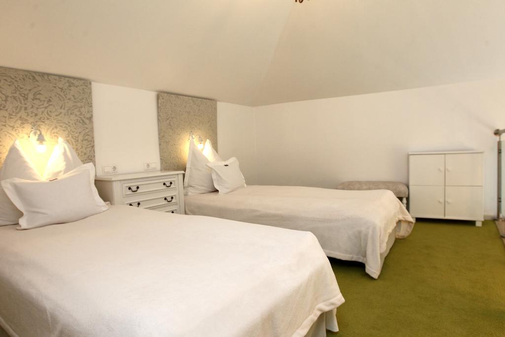 Székesfehérvár Boutique Hotel Szarcsa חדר תמונה